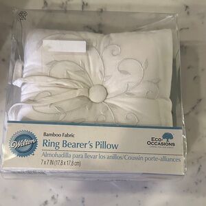 Wilton Cream Ring Bearer's Pillow- new in box